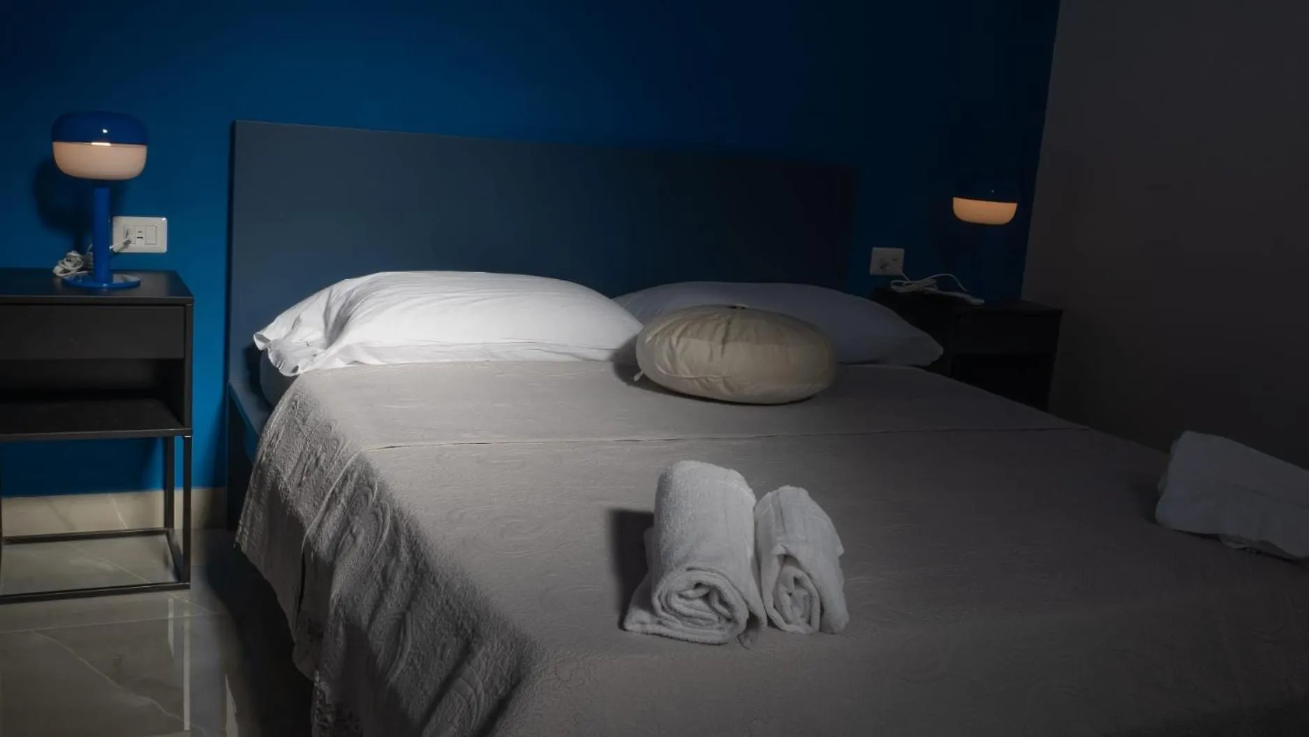 Vesuvio Home Capodichino Blu Naples